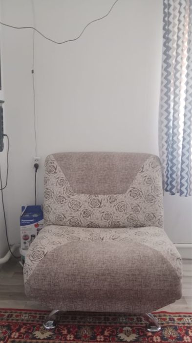 Хороший диван с 2 кресломи