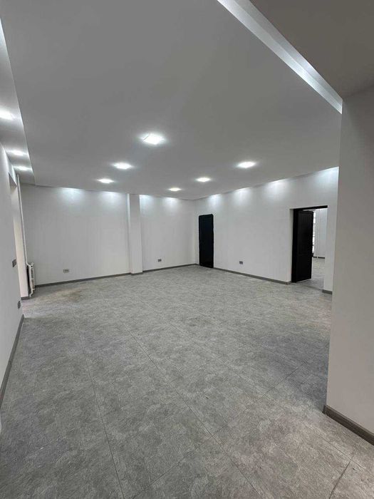 м.Айбек под Офис, Шоурум или Кафе