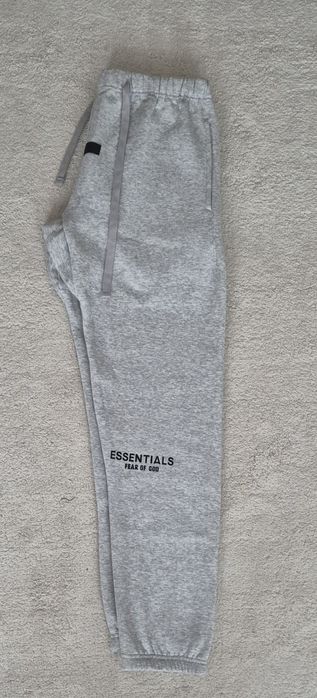 Essentials сив екип