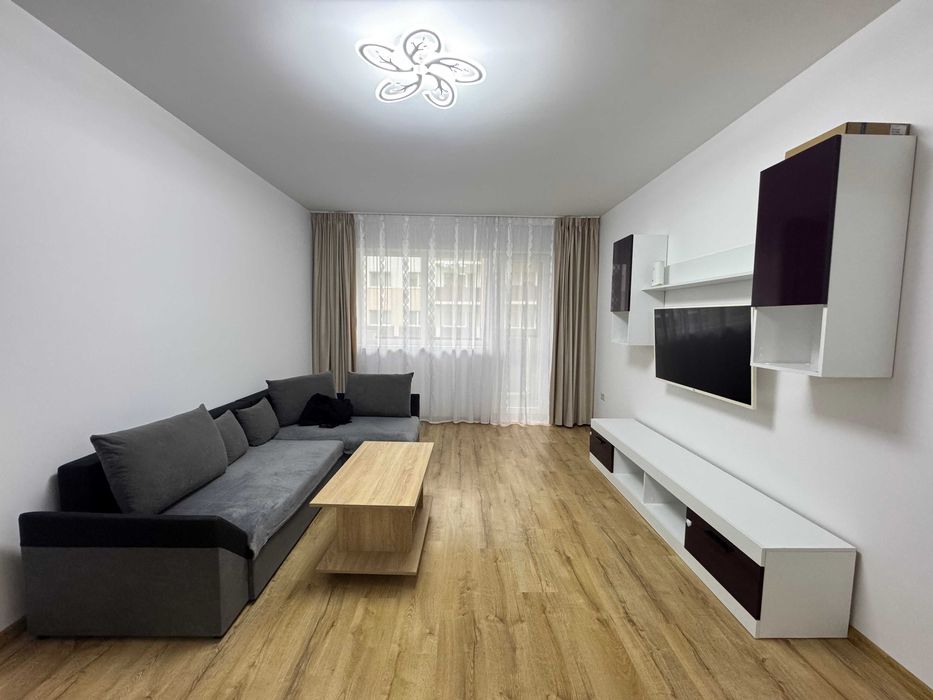 Inchiriez apartament 2 camere decomandat