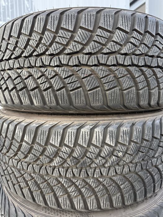 4 бр. Почти нови зимни гуми Kumho 235/45/19