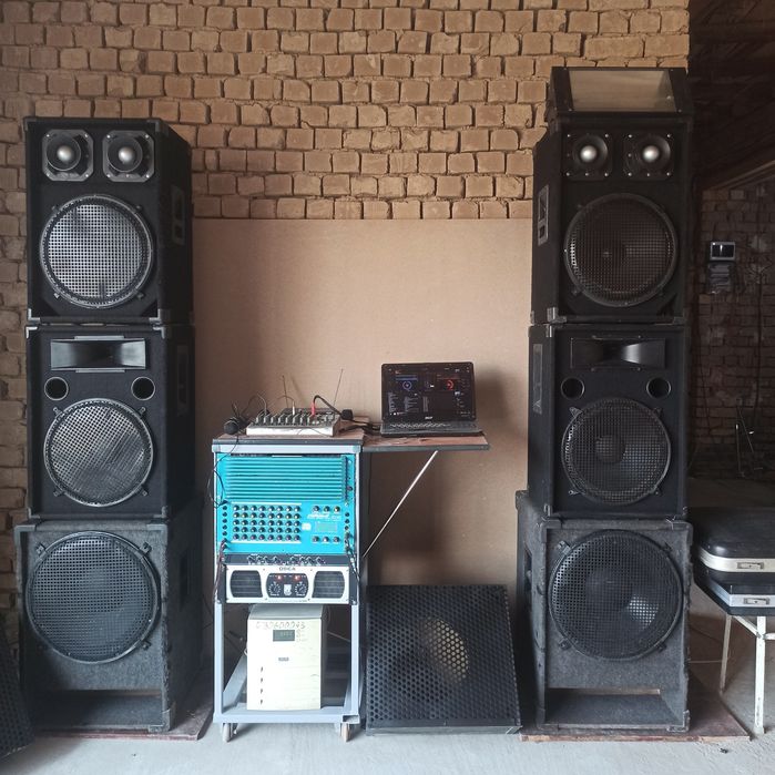 Усилитель, колонки, пульт, микрофон, стабилизат,стойка и т.