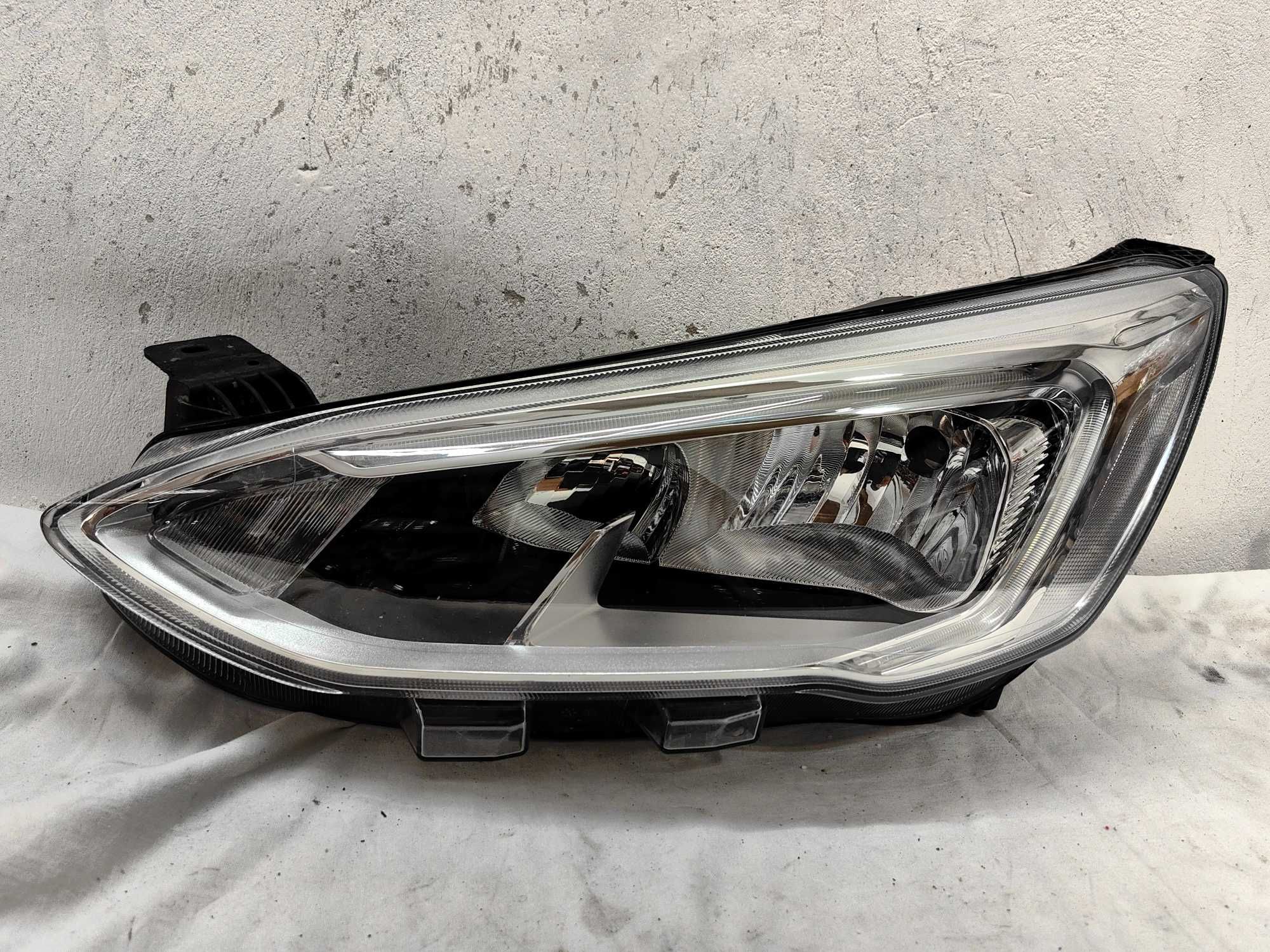 Оригинален фар Форд Фокус  Ford Focus Led