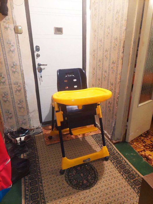 Продам столик для кормления ребенка Chicco