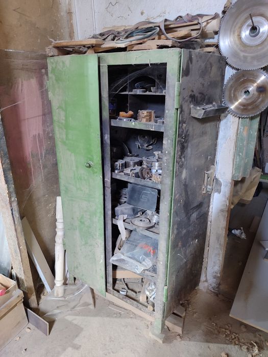 Металлический шкафлар, стол сотилади