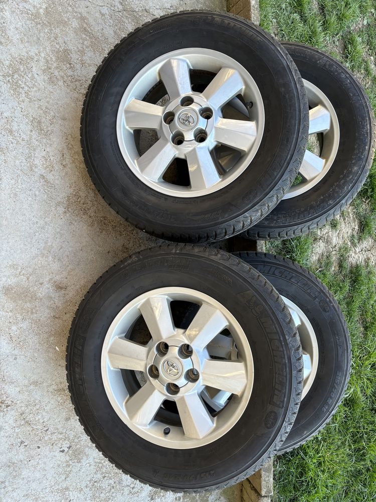 Оригинални джанти с гуми за Toyota RAV 5x114.3x16