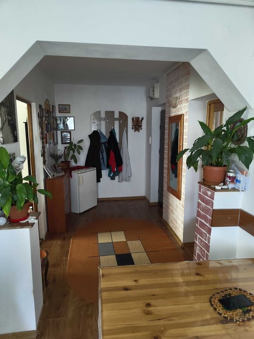 Apartament 3 camere – Garaj inclus!