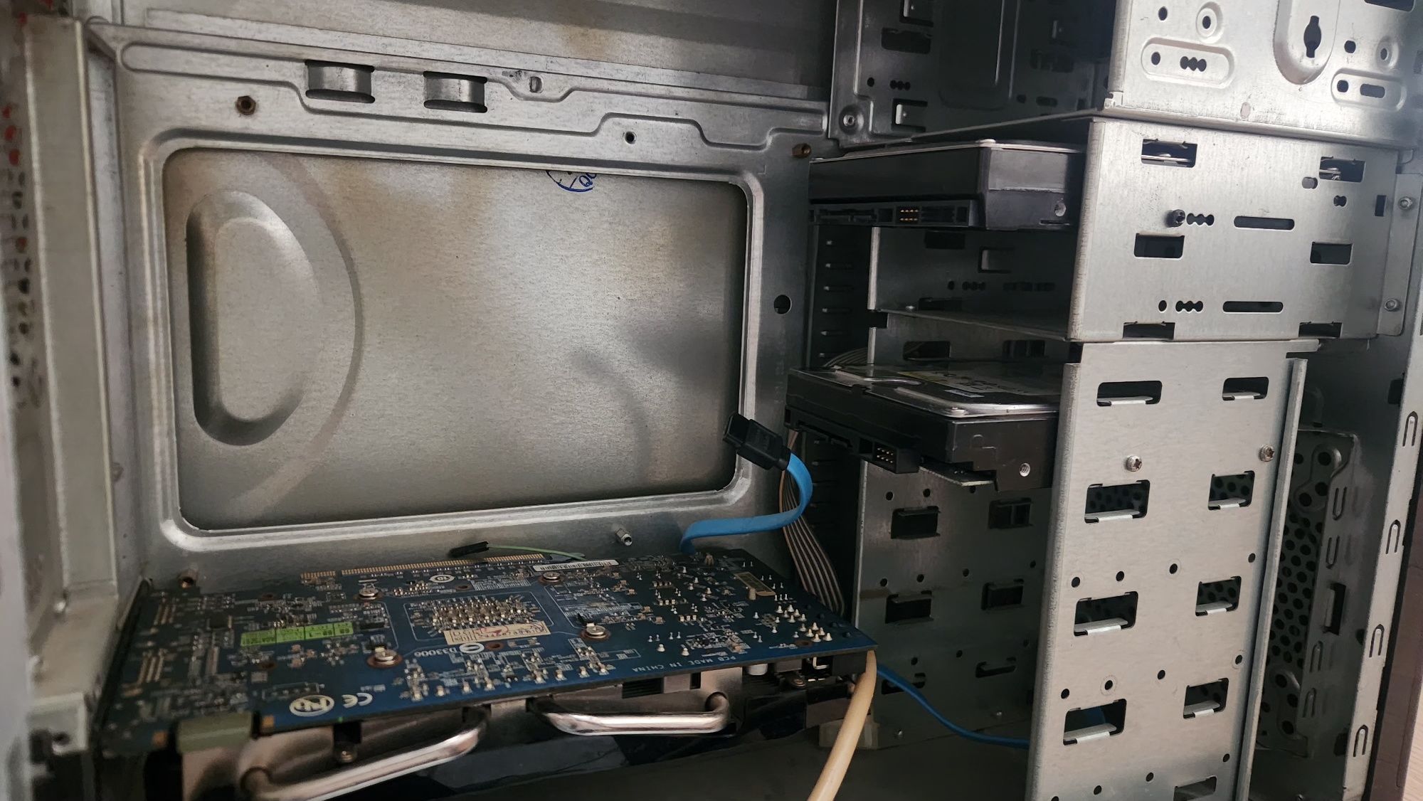 Sotiladi keys hard disk video karta