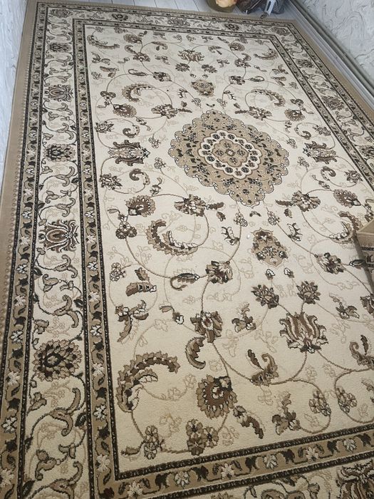 Кілем сатылады! Жағдайы жақсы, ұсталған 12000 ға беремін!