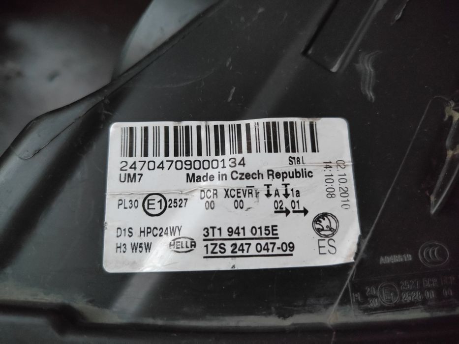 Far bi-xenon adaptiv Skoda Superb 2