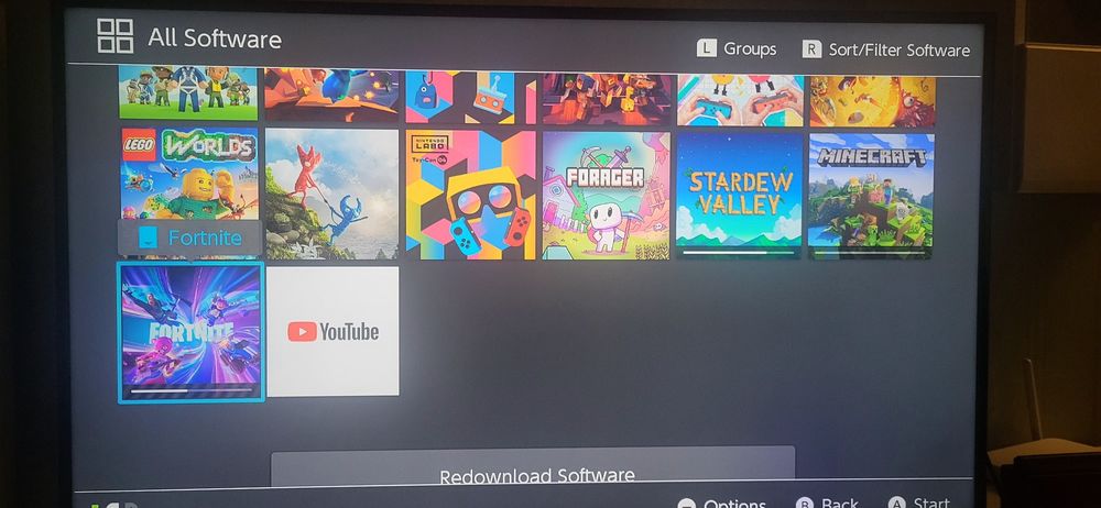 Consola Nintendo Switch cu accesorii și jocuri. Livrare gratuită!