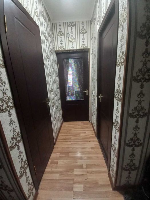 Саларда 2-3 хона килинган квартира сотилади