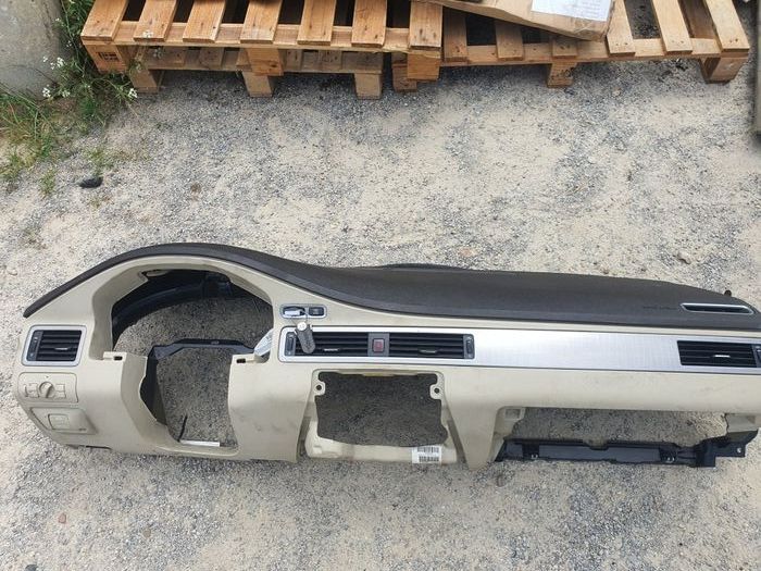 Plansa bord volvo xc 70 cu start stop euro 5