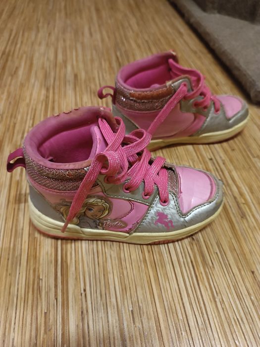 Отдам даром обувь