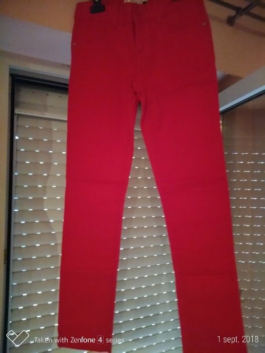 Pantalon nou rosu