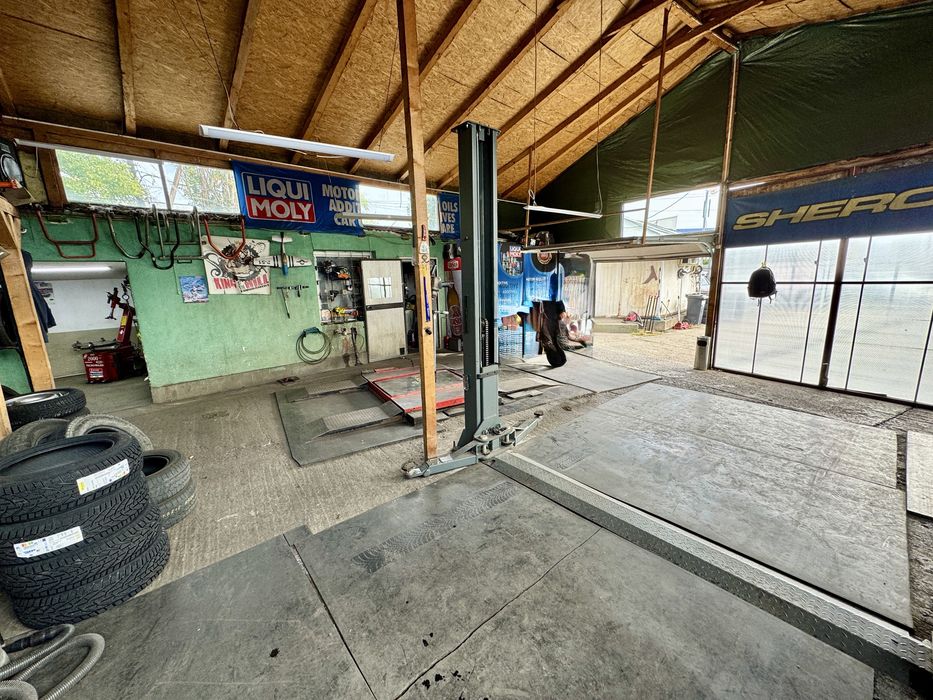 Vand/Schimb spatiu comercial 6 Vanatori la 2 minute de AFI/Atrium