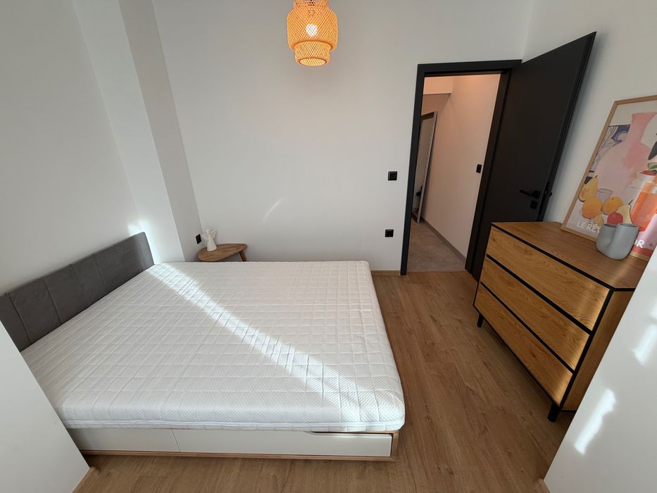 Продавам изцяло източен двустаен апартамент в кв. Младост 1, блок 70