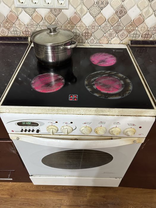 Э/электроплита в рабочем состоянии