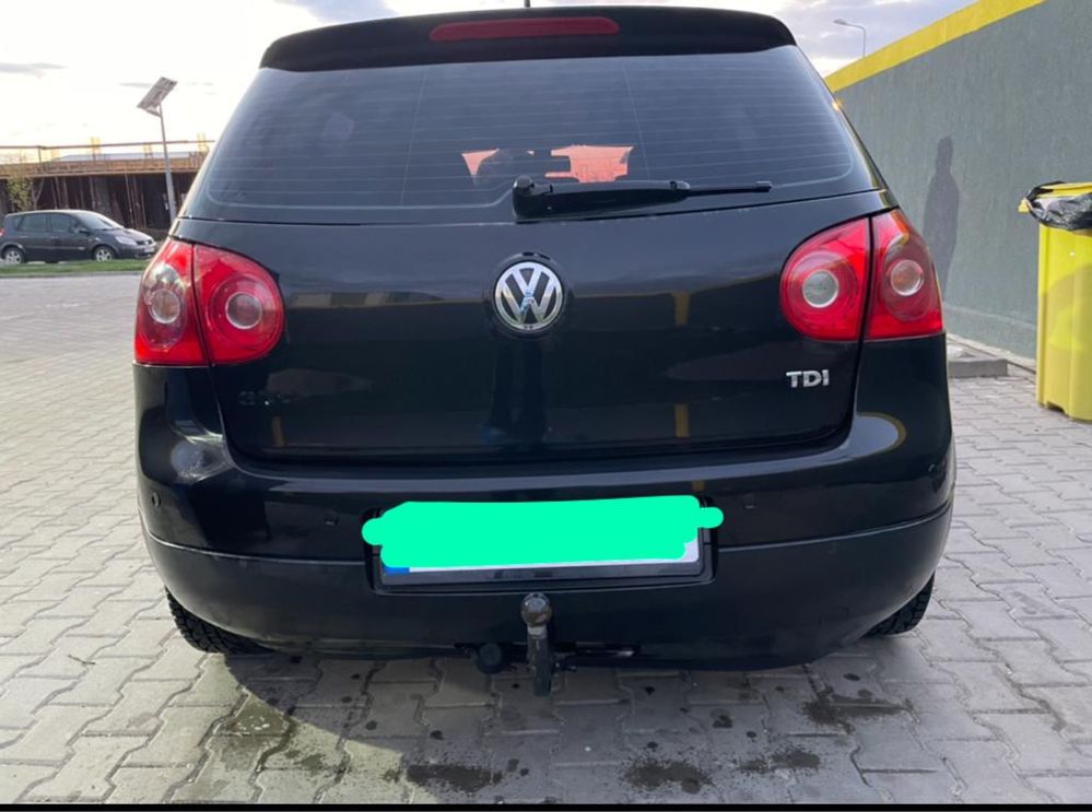 Vand Golf 5 (pentru piese )