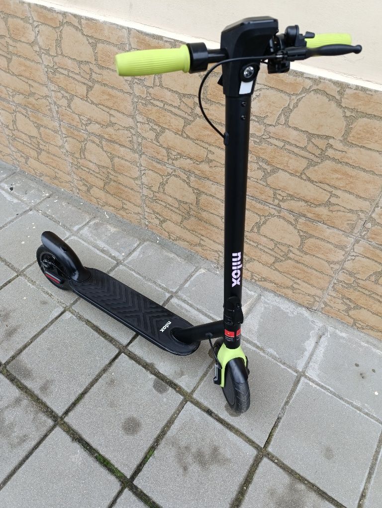 Нова електрическа тротинетка NILOX M1