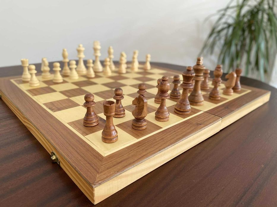 Шах и табла 50х50см с дървени фигури