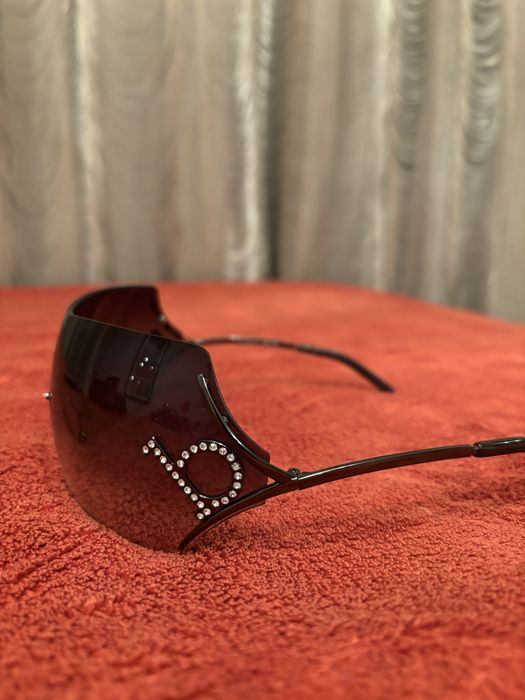 Оригинални слънчеви очила/маска с лого от камъни Пако Рабан!