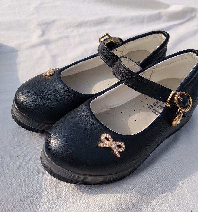 Обувь  Кроссовки и Туфли для девочек 26 размер