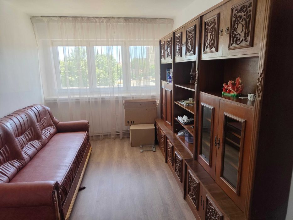 Inchiriez 4 camere in M-uri, Cetate, cu vedere la parc si catedrala