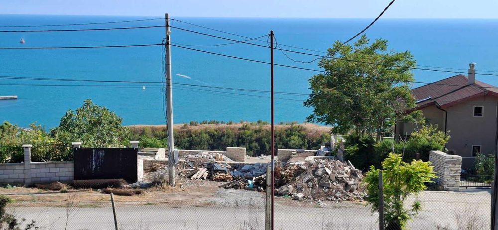 Продава се парцел с морска панорама