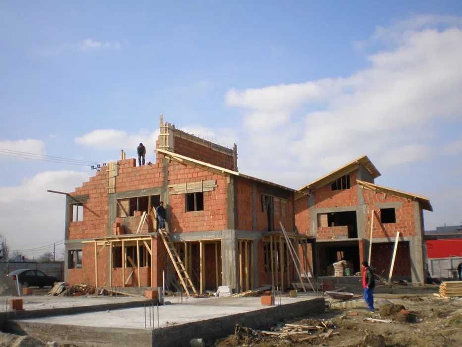 Construim case la rosu/ gri