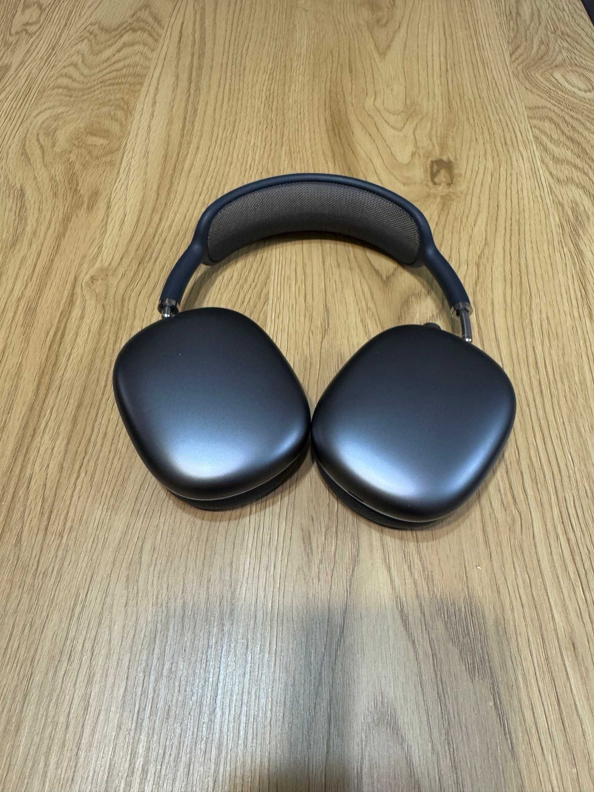 AirPods Max, Lightning port