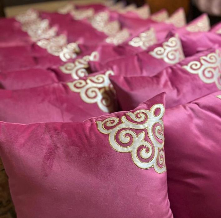 Тойбастар подушки