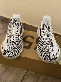 Adidasi yeezy 350v2 zebra