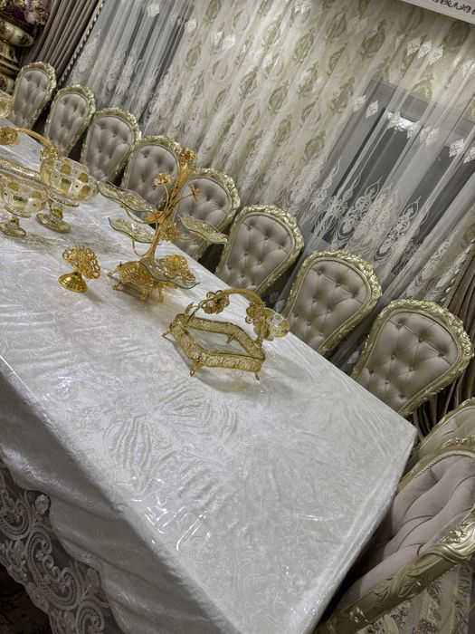 Королевский стол со  стульями- новые!