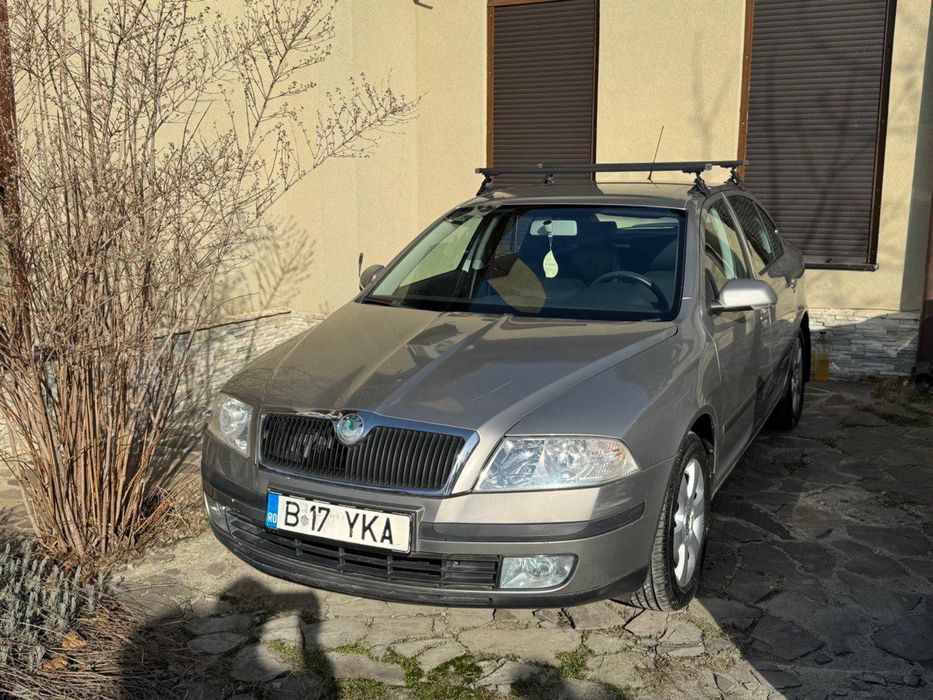 Particular vand Skoda Octavia 1.6 cu putini km