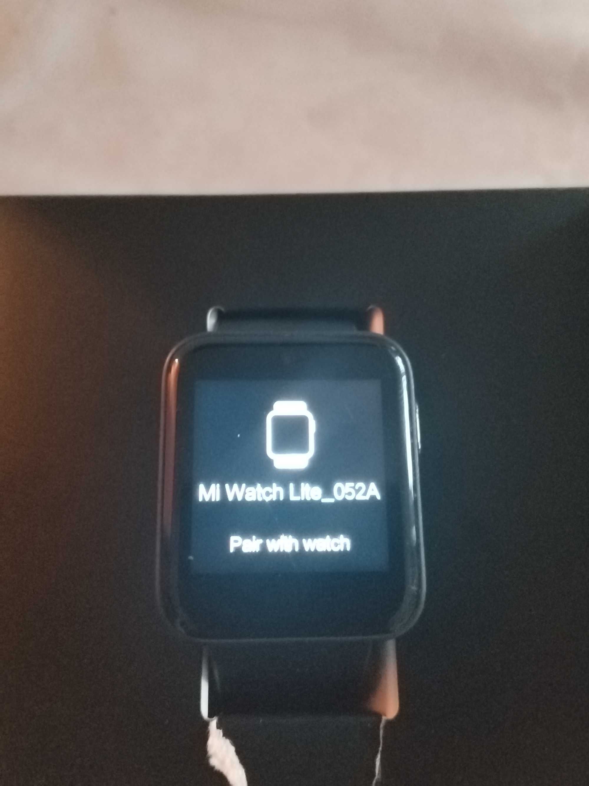 Продавам смард часовник Mi Watch lite