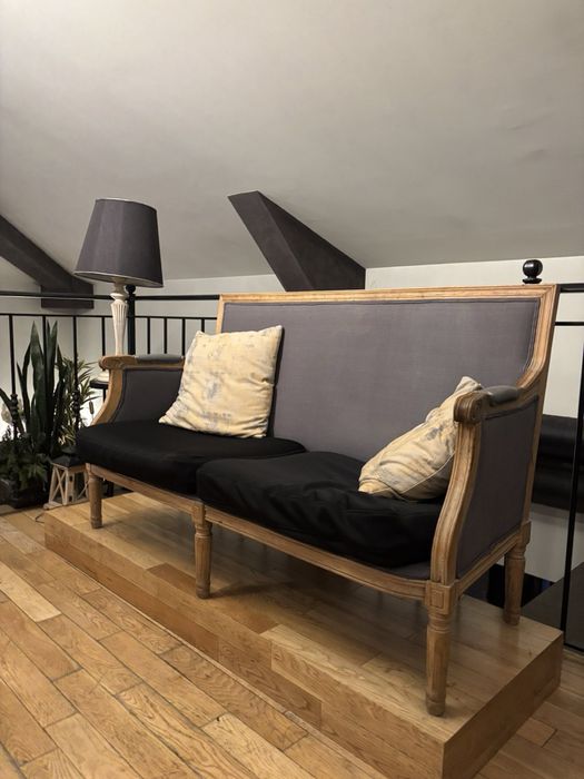 Дървен диван двойка и френско кресло