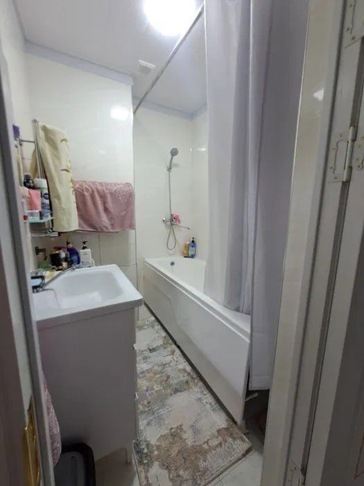 2/2/3. Дом кирпичный. Сергели, метро "Yangihayot" (4-bekat). Квартира