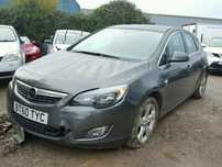 Dezmembrez Opel Astra J 2010