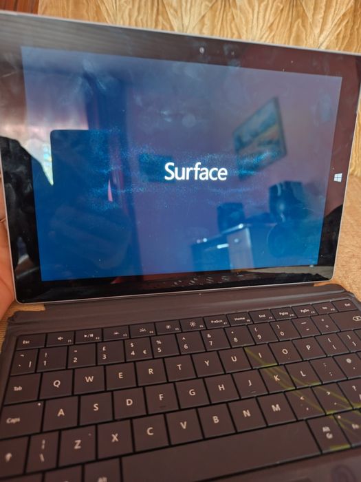 Vând tabletă  cu tastatura