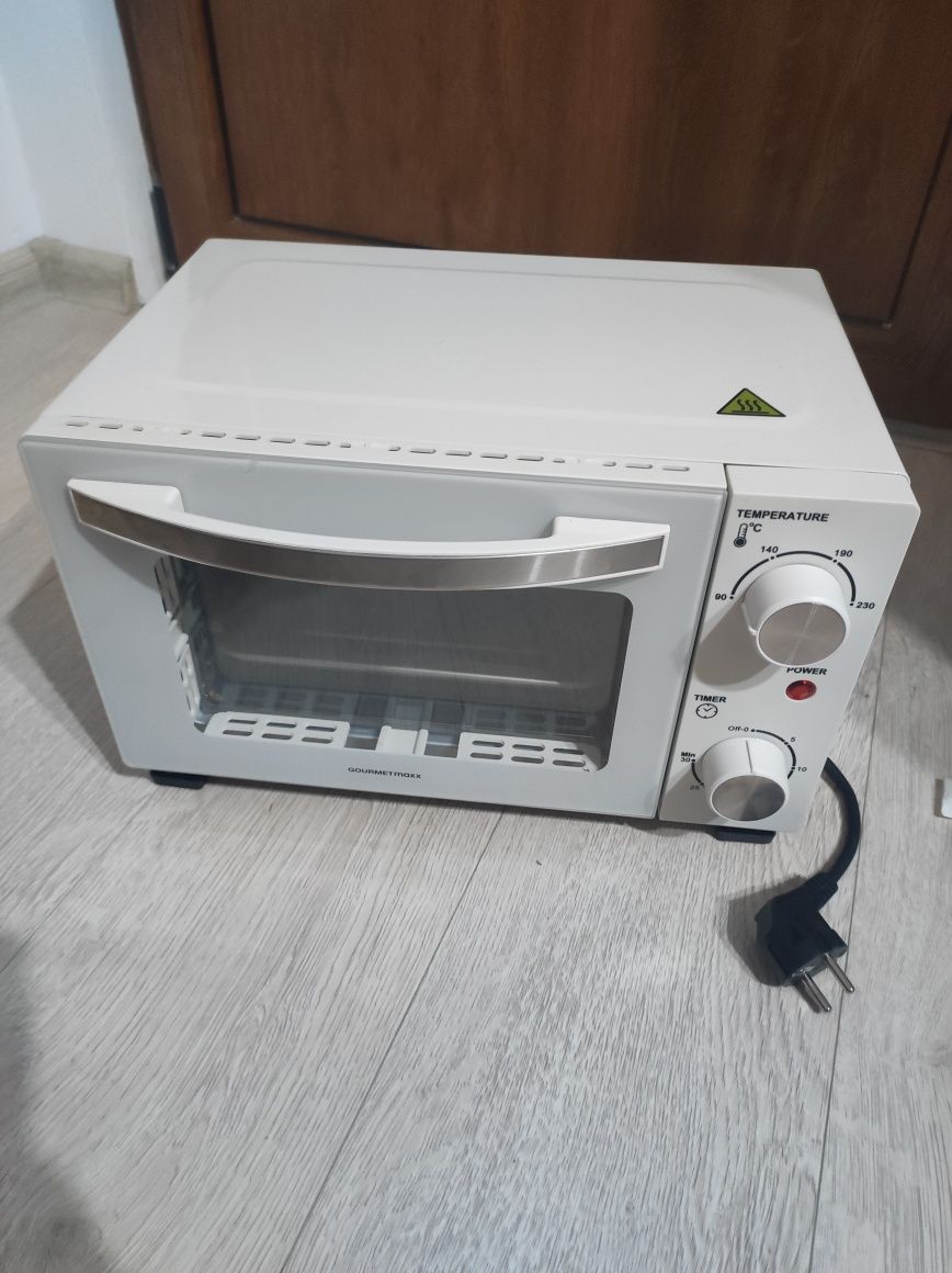 Vând cuptor electric Gourmetmaxx 800 w