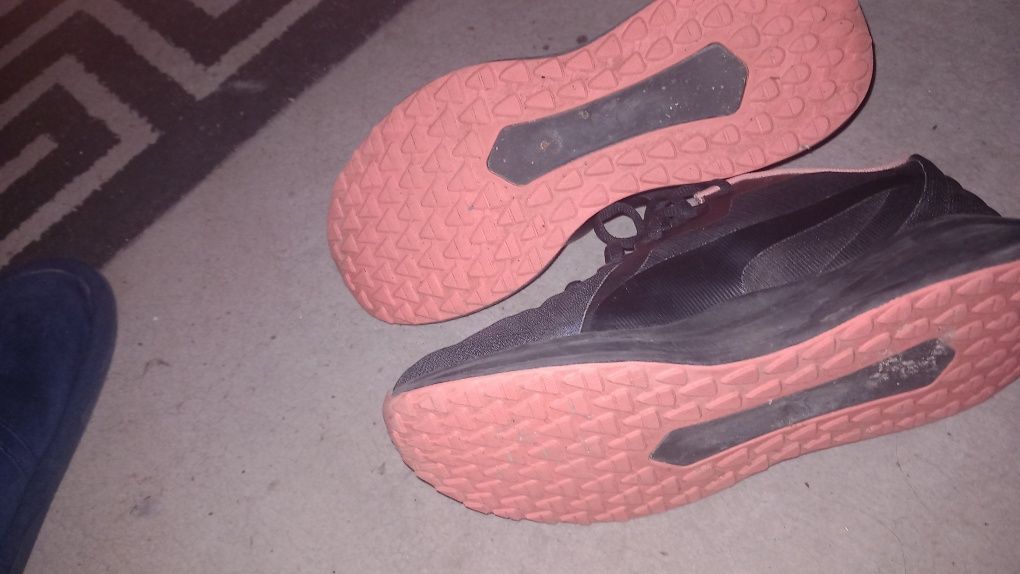 Дамски Маратонки PUMA оригинални  пишете  на лично моля :)