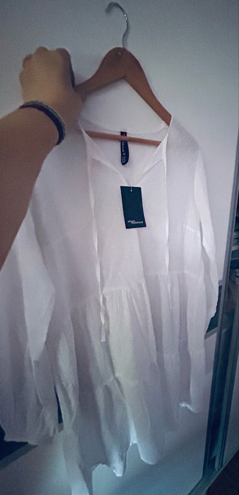 Vand rochite noi din matase /in/vascoza . Detalii in privat
