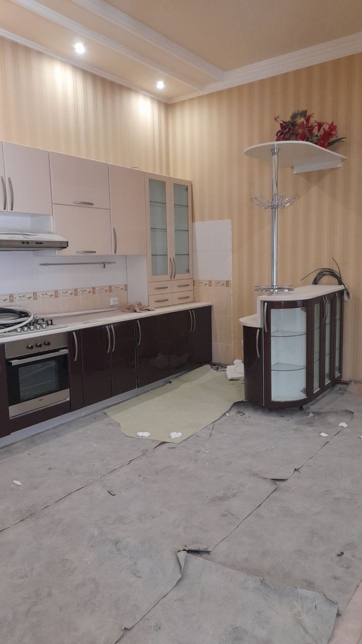 Bu kuxiniy sotiladi srochna xolati yaxwi