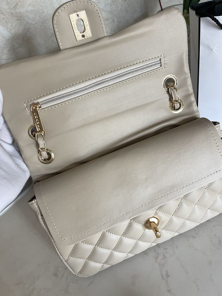 Чанта Chanel Classic беж