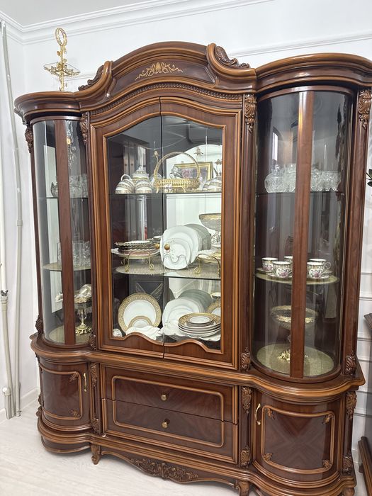 Сервант в ореховом цвете