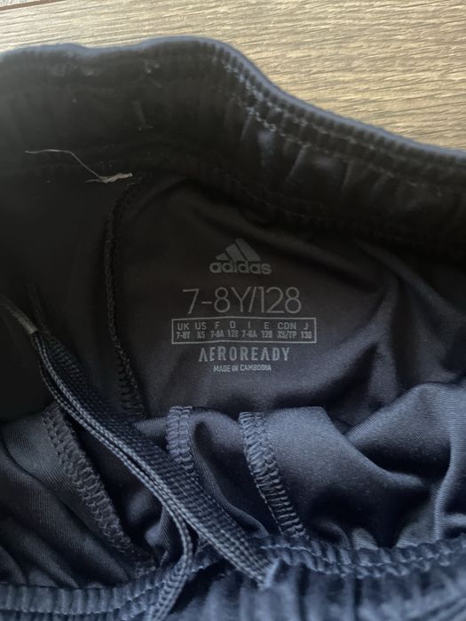 Adidas Pantaloni scurti   baieti 7-8 y