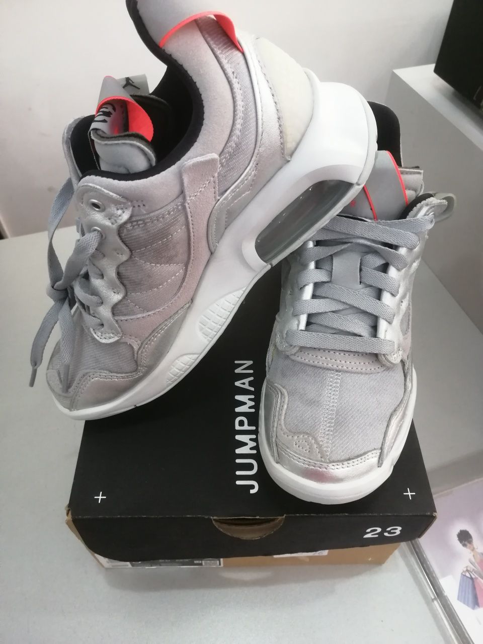 Нови маратонки WMNS JORDAN MA2