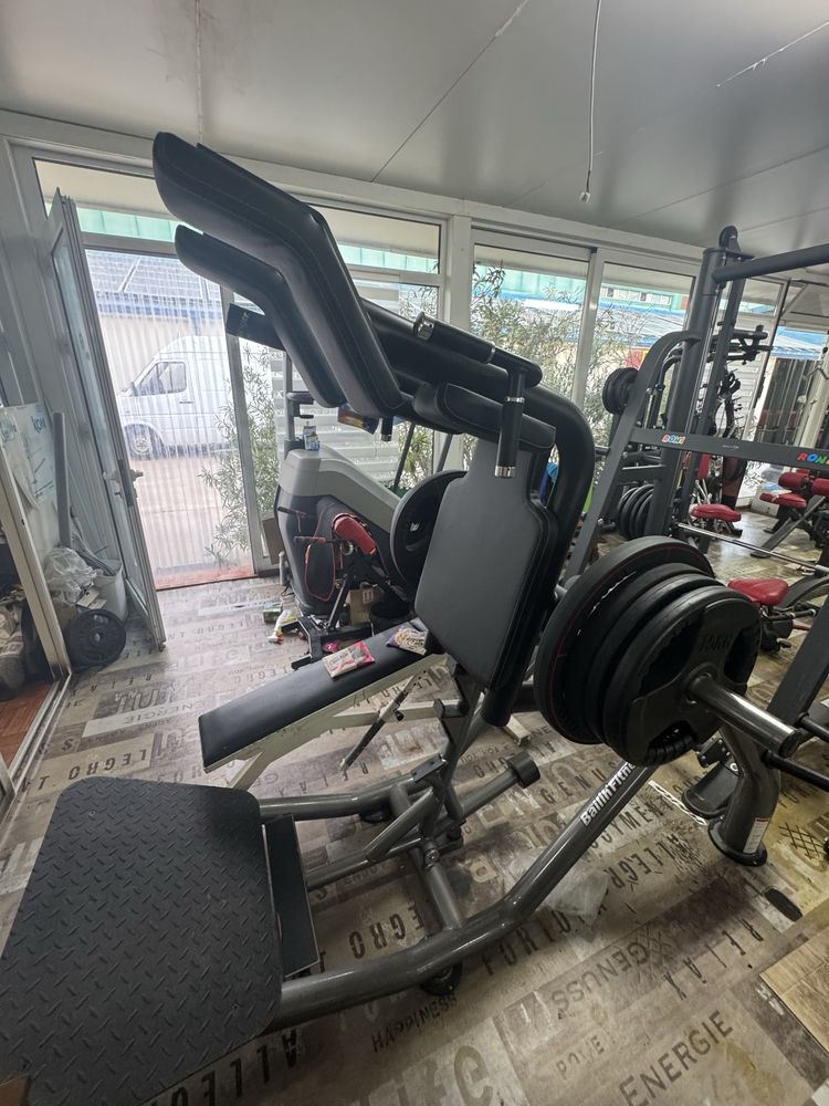 / Професионален силов уред Round Plate Loaded Super Squat Active Gym