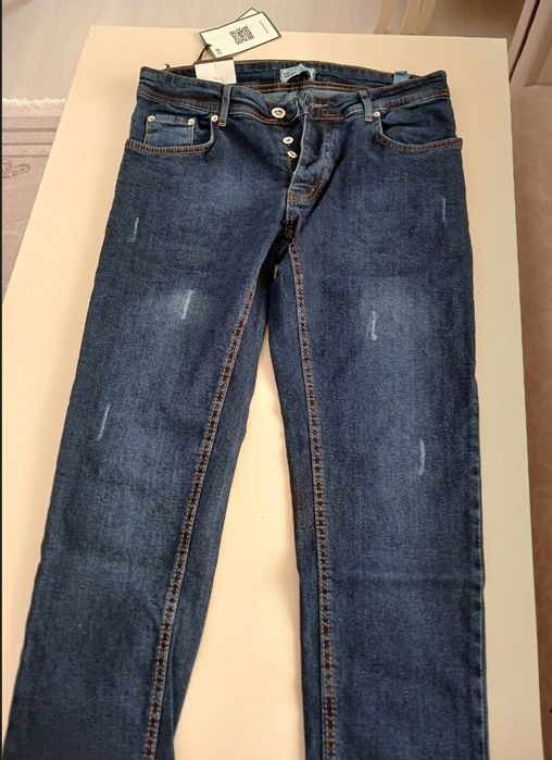 Blugi bărbătești noi